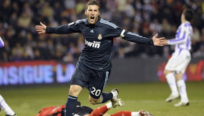 开云体育下载-单节风暴，巴雷拉如何用三分钟摧毁芬兰的篮球信仰