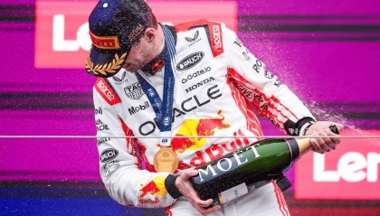 开云平台-阿斯顿马丁碾压红牛二队，维斯塔潘关键制胜