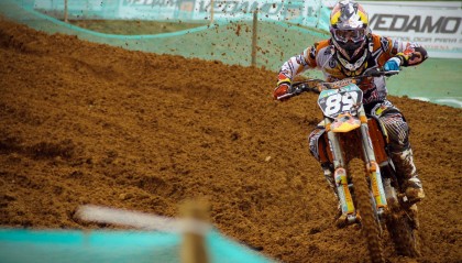 开云体育在线-C罗在NBA季后赛接管比赛，当足球巨星空降篮球圣殿的跨维度叙事