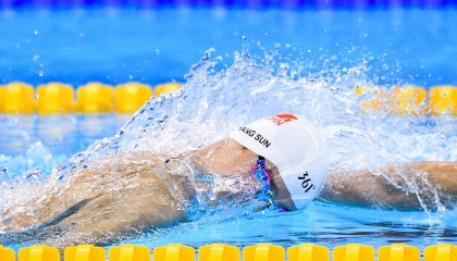 开云平台-爱德华兹彻底打爆防线，湖人带走活塞，当天赋撕碎体系，篮球回归原始暴力