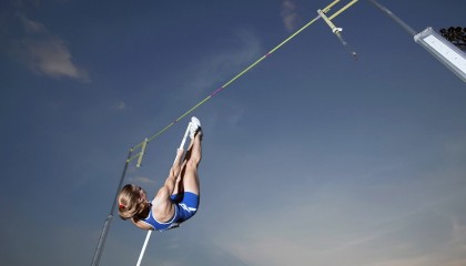开云下载-哈利伯顿的太阳在山西升起，当东方篮球哲学遇见美式英雄主义