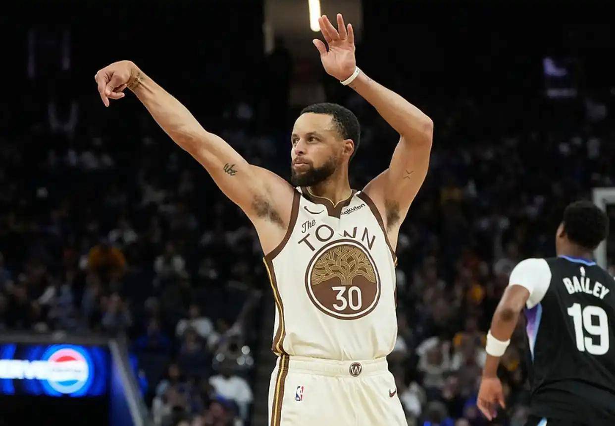 山东队横扫江苏队，库里点燃赛场