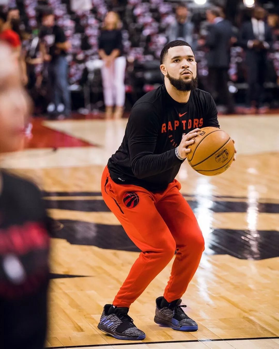 上海队力克北京队，库里惊艳四座