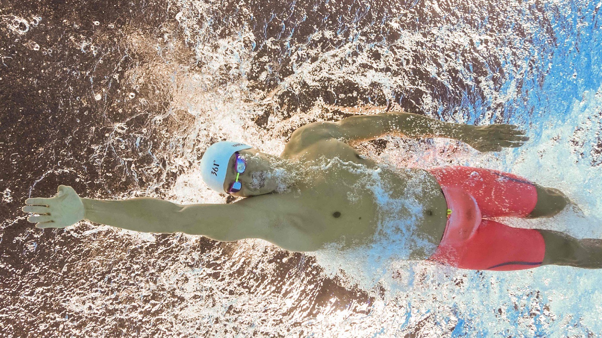 巴萨冲垮波兰，当东方节奏在西方绿茵场奏响