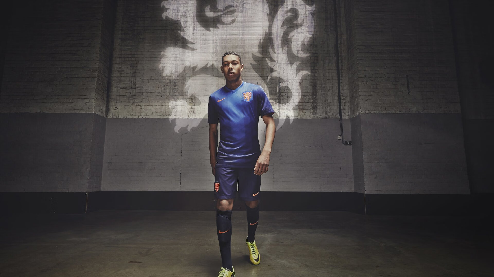 荷兰淘汰赛过关苏格兰，莫德里奇成为关键先生，当黄金一代的余晖照亮前路