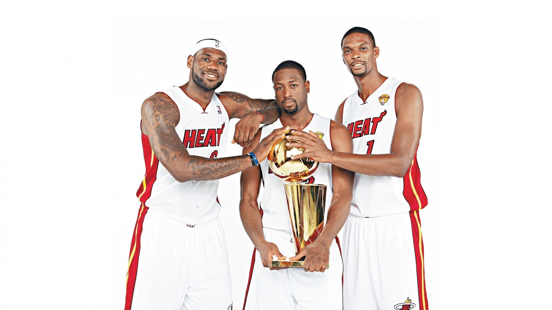 欧冠半决赛焦点战,凯尔特人末节窒息防守,17-0攻击波带走黄蜂